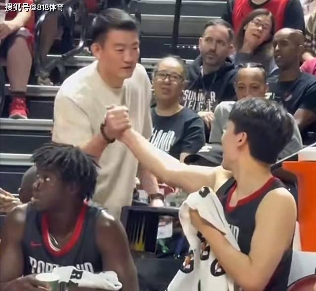 王博调侃杨瀚森:他要感谢我!CBA季后赛充足锻炼又让他那么早来NBA