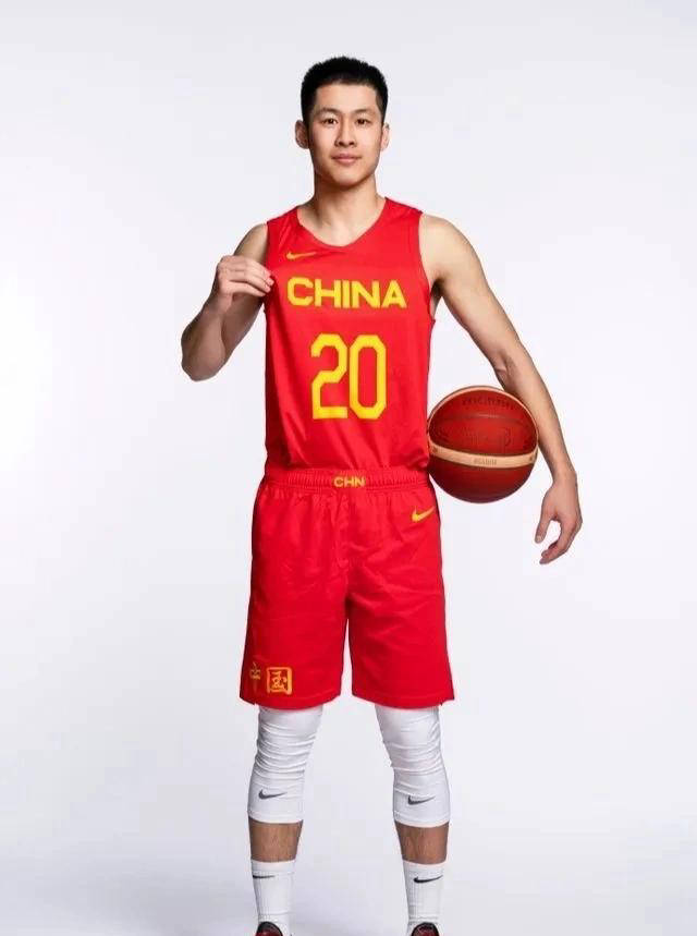 CBA夏季第一笔交易：上海男篮送刘正清，获得江苏男篮的崔晓龙