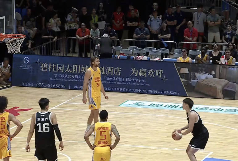 力保广东队夺冠！CBA“暴力锋线”打出身价，杜锋终于迎来新王炸